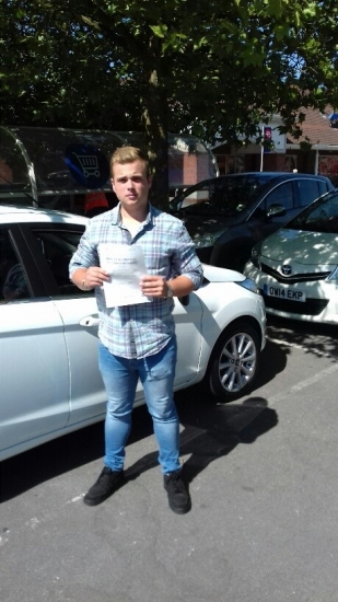 A great pass for Harry with just 3 minor faults on his first attempt with Martin´s Driving School.