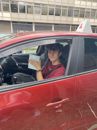 Diana was really supportive with helping me learn to drive for the first time, allowing me to gain confidence and knowledge in a safe and comfortable environment. She was incredibly helpful with all aspects of the experience and allowed me to balance learning to drive with my busy schedule. With Diana´s support I was able to pass my test on the first go, which goes to show how outstanding he