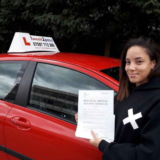 Amber passed at Barnet at her 1st attempt with only 1 minor fault. It was back to back passes for 1week2pass