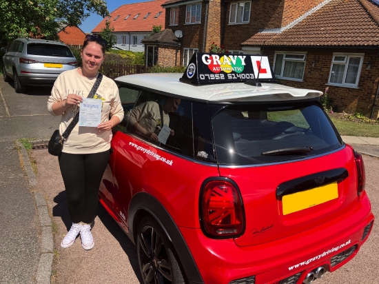 The style of instruction was always clear and this boosted my confidence. This helped me pass first time with just one driving fault. Thank you Simon - amazing instructor!
