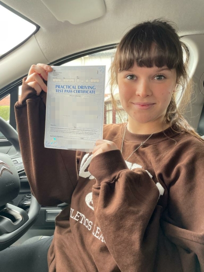 Ellie May Horler passed with Peter on 30/3/22 with Peter Cartwright! Well done,!