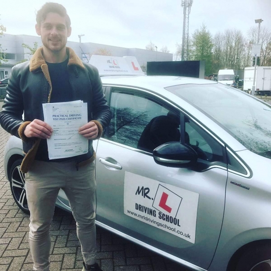 Congratulations to Sheldon Weinman from Cambridge who passed 1st time on the 5-4-19 after taking driving lessons with MR.L Driving School.