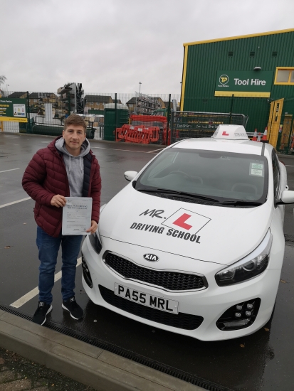 Congratulations to Charlie Arthur from Cambridge who passed on the 28-11-18 after taking driving lessons with MR.L Driving School.