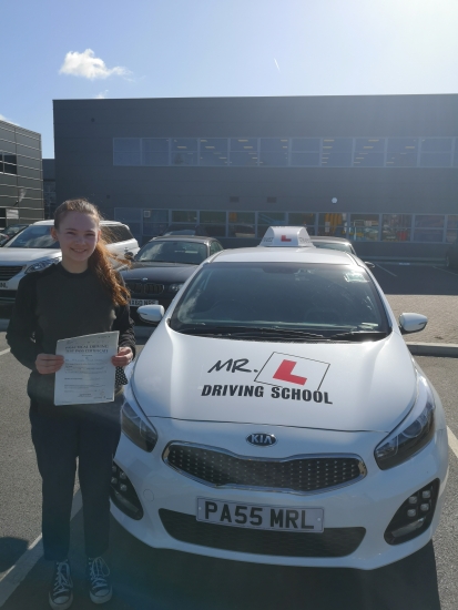 Congratulations to Lindsay Haughan from Cambridge who passed 1st time with just 2df´s on the 25-3-19 after taking driving lessons with MR.L Driving School.
