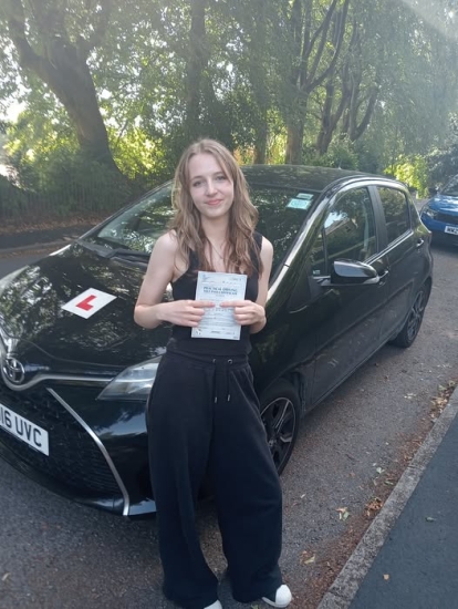 Thank you so much to Jenna, who&acute;s sent me this review after passing her test this week at the first attempt.<br />
Nothing wrong with my jokes !!!! 😂 <br />
I was quite nervous before starting to learn to drive, I&acute;m quite shy and I don&acute;t find it especially easy to start conversations. Really quickly, Phil made me feel relaxed. He was really calming and stayed very calm and professional 