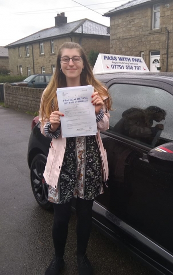 Huge congratulations go to Naomi, who passed her driving test today in Buxton at the first attempt. She joins my exclusive club of passing both theory and driving test first time. It´s been an absolute pleasure taking you for lessons. Enjoy your independence and stay safe.