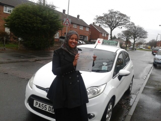 Layla Salah proudly holding her Pass Certificate after a super drive with only 1 driver fault 141212
