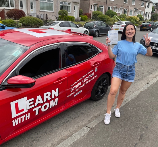 Rebecca learned to drive with the help of Tom 🚗💨