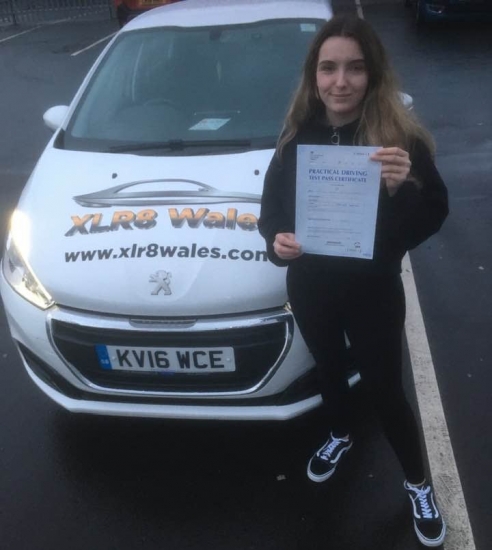 12.12.19 - Congratulations to Eve Southwick on passing her driving test today 1st time after completing a semi intensive course with our Peter 🚗🚦😁