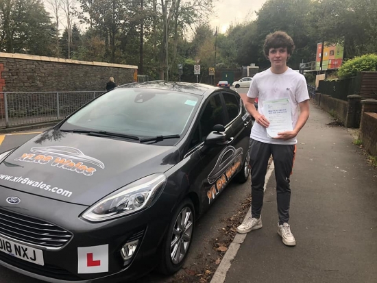 24.10.19 - Congratulations to Ross who passed his test with our Glenn... lovely result!! 🚦🚗🤘